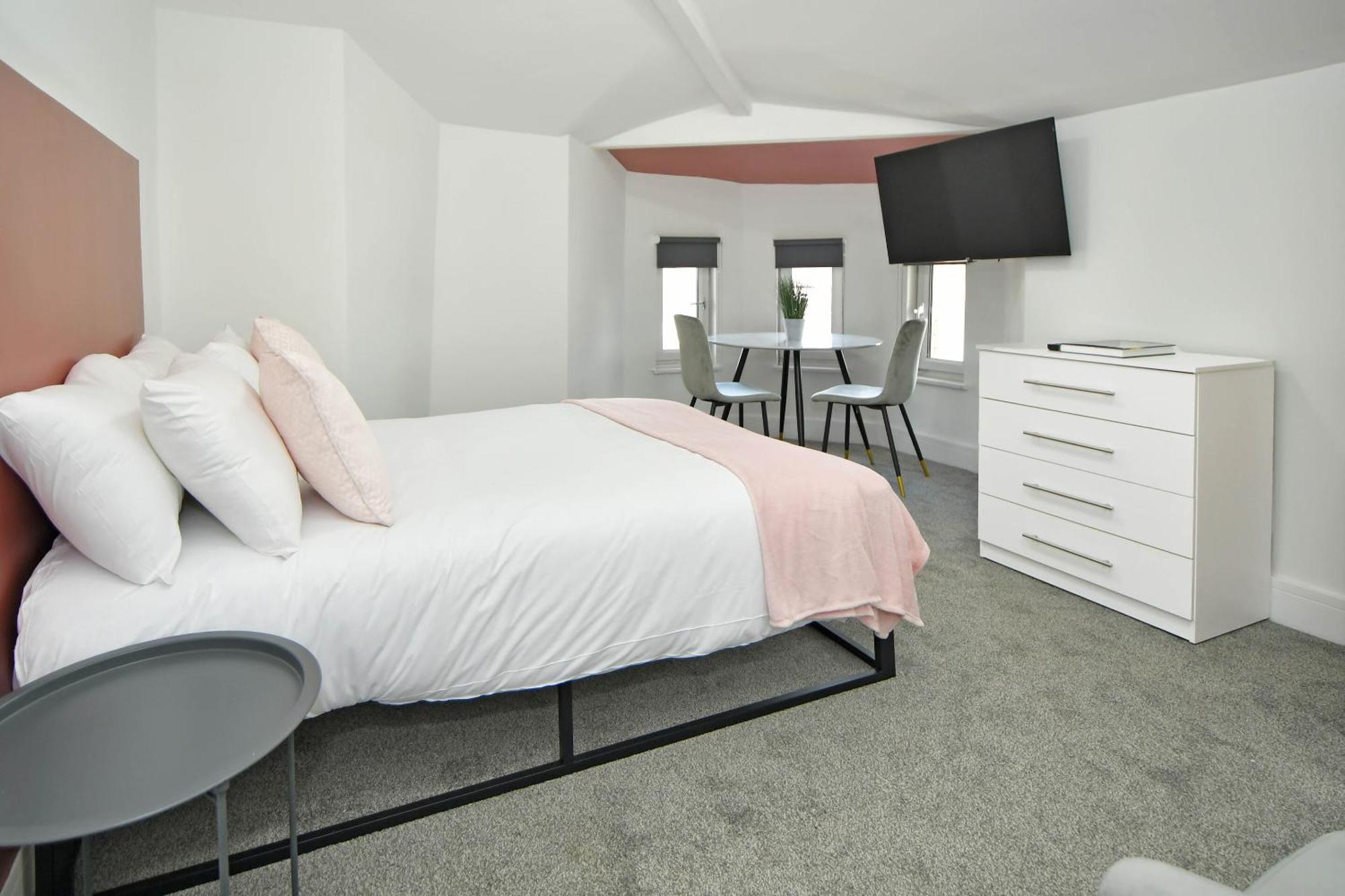 One Battison - Affordable Rooms, Suites & Studios In Stoke On Trent Номер фото